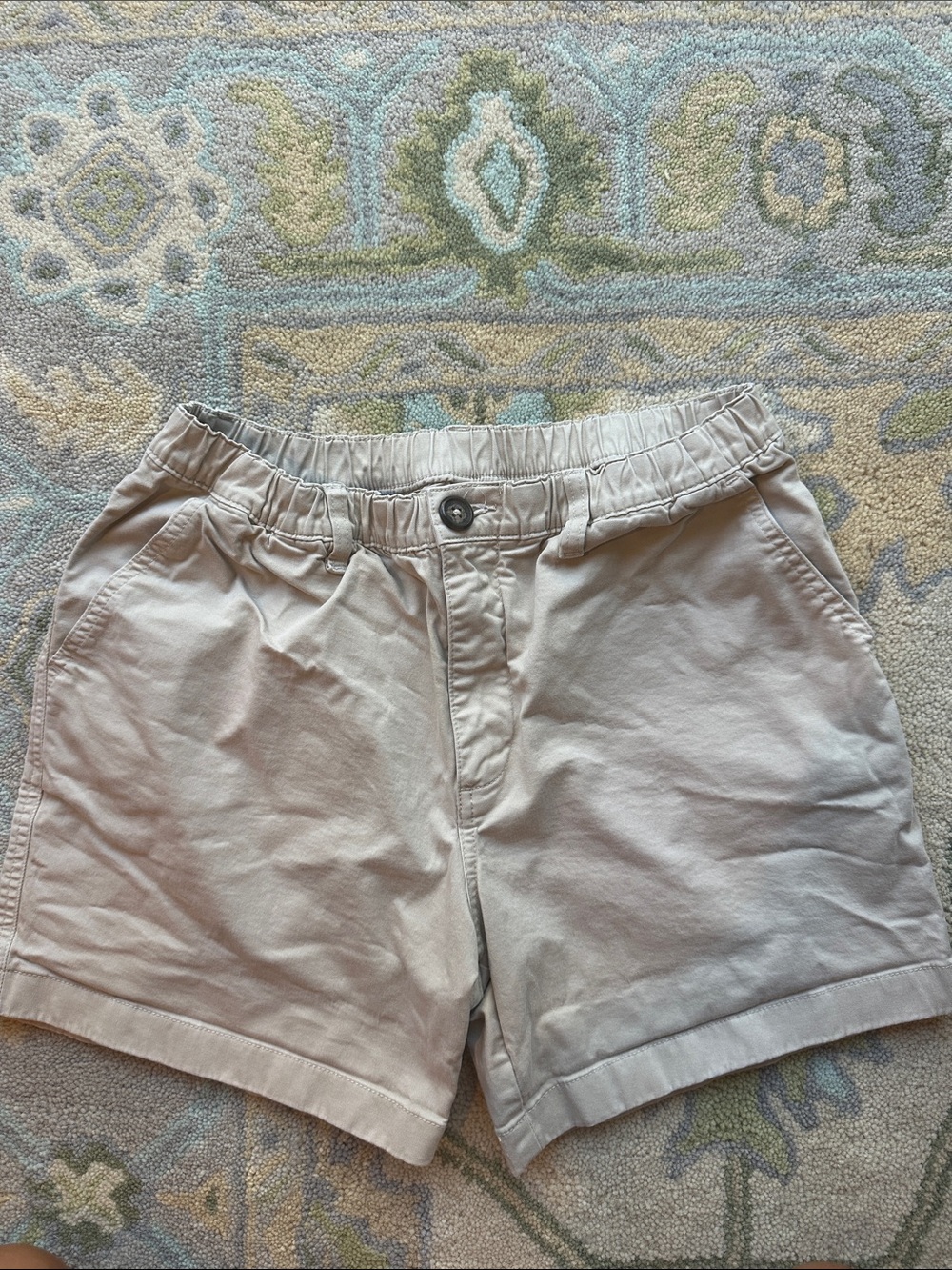 Chubbies 5.5” light khaki shorts